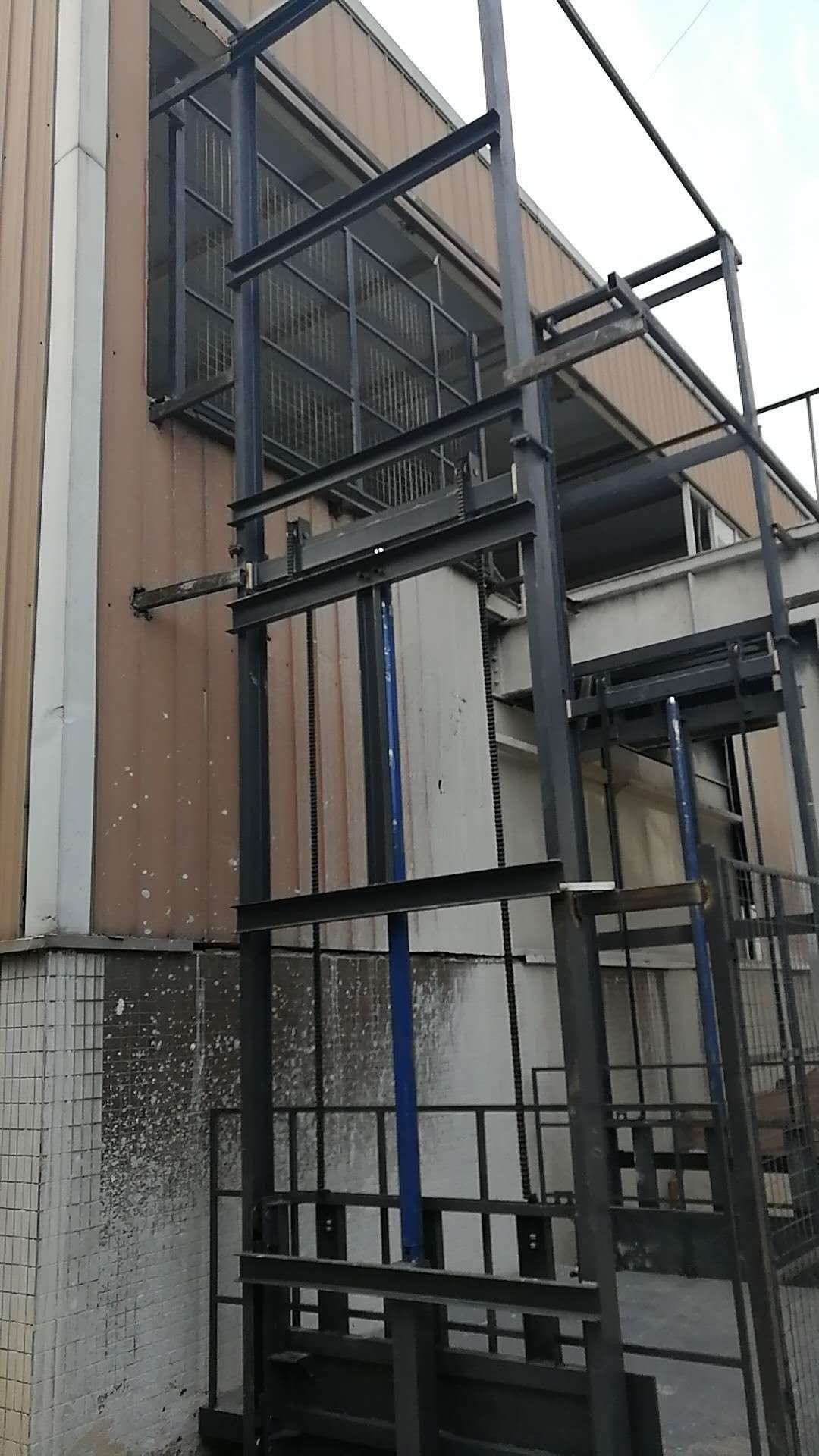 導(dǎo)軌式升降機(jī) 導(dǎo)軌式升降機(jī)